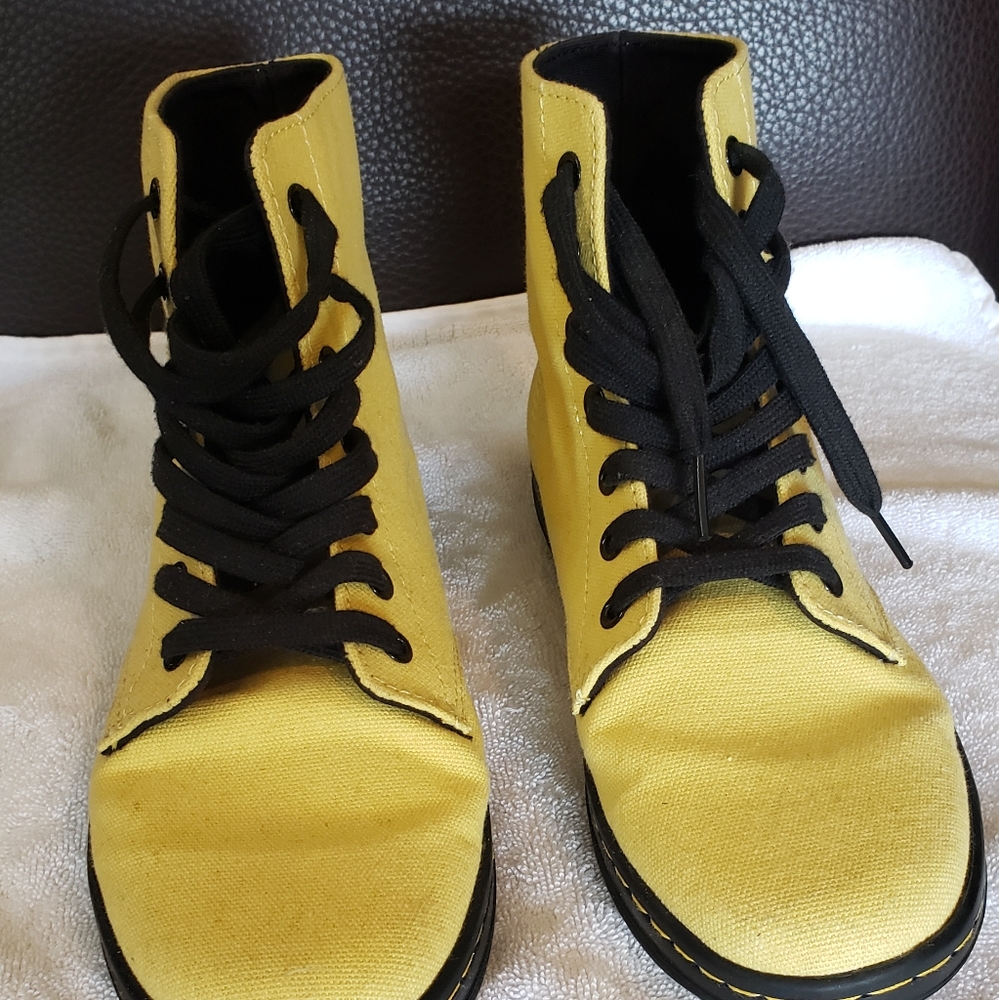Women's High Rise Boots